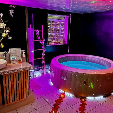 Suite Romantique Jacuzzi Gagny Bagian luar foto