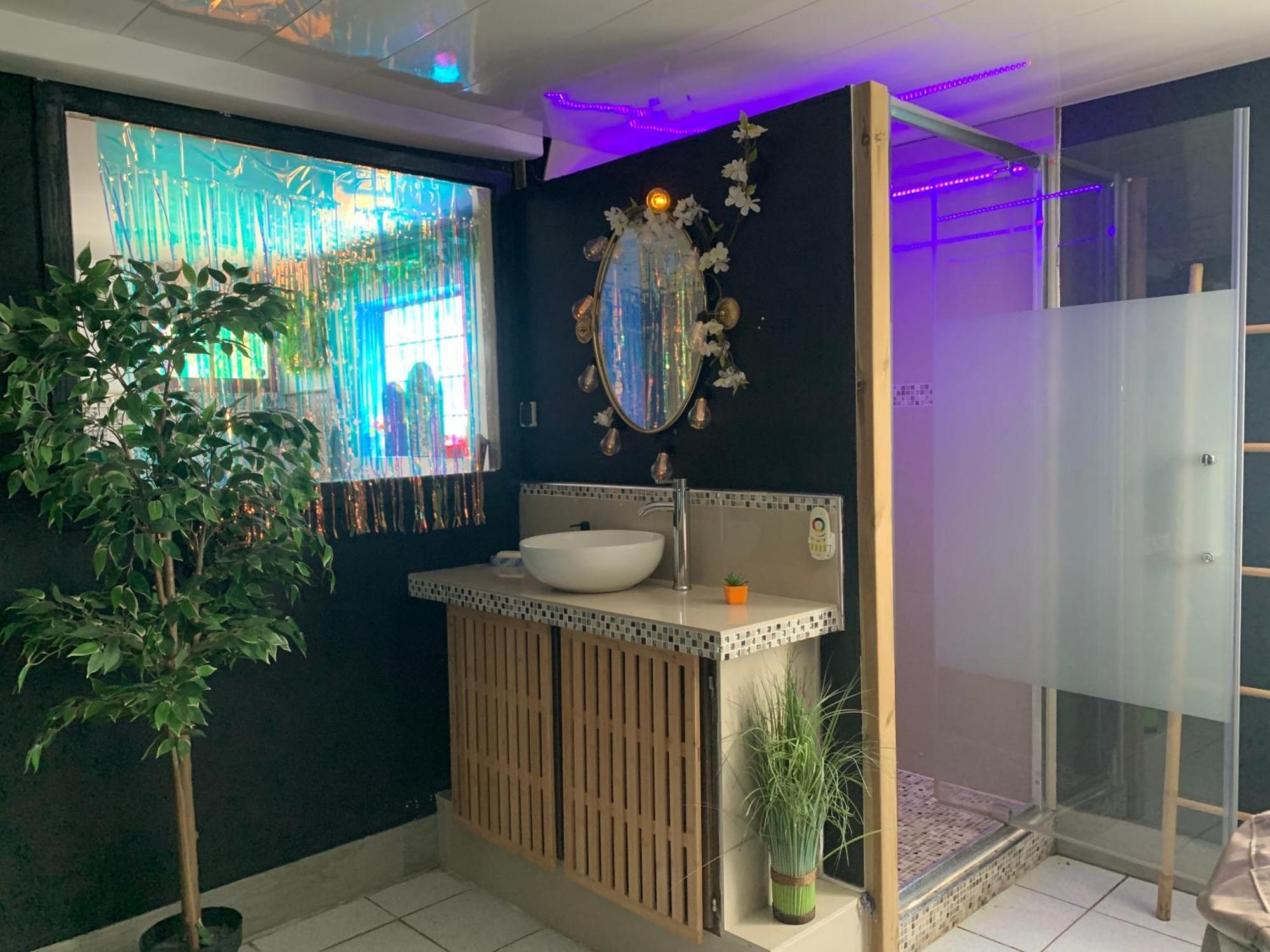 Suite Romantique Jacuzzi Gagny Bagian luar foto