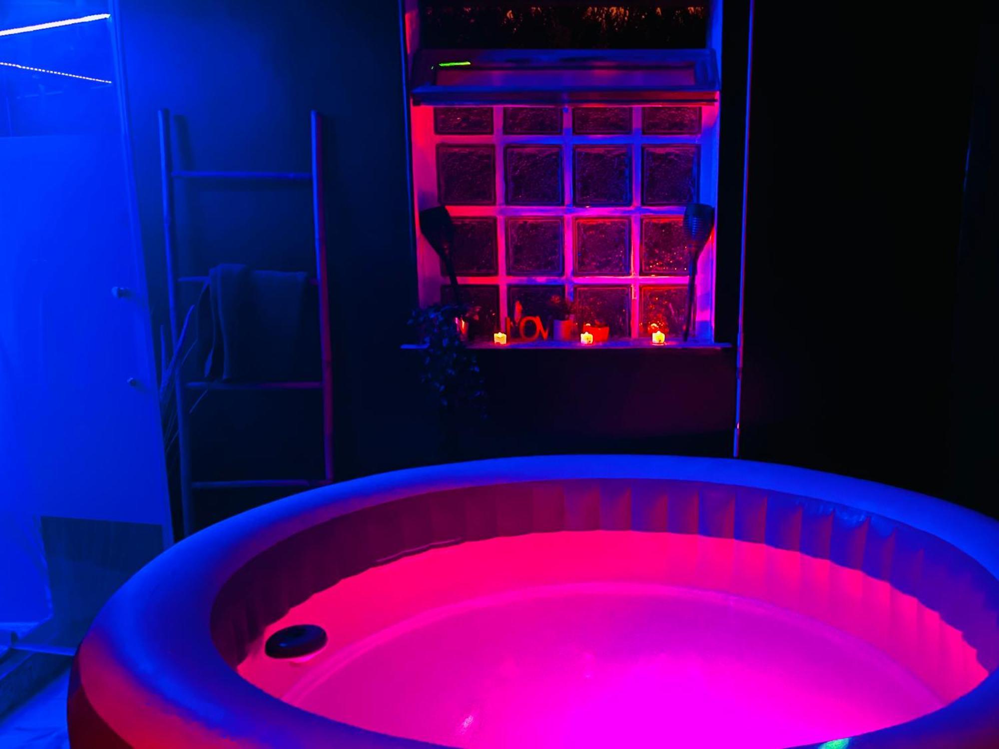 Suite Romantique Jacuzzi Gagny Bagian luar foto